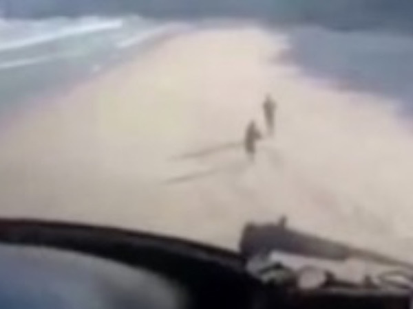 Brazil: Du khách tắm biển bất chấp dịch bệnh, chính quyền phải dùng trực thăng 'xua đuổi'