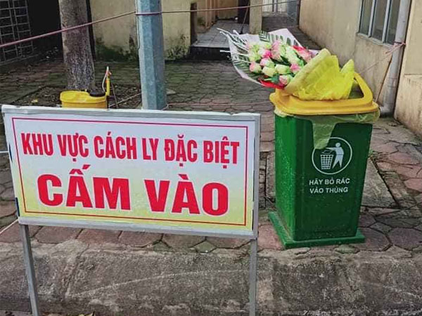 Giám đốc bệnh viện lên tiếng vụ nam bệnh nhân ném hoa được tặng sau khi hết cách ly
