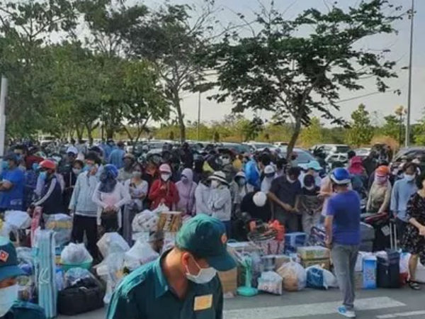 TP.HCM: Không để tái diễn tình trạng tụ tập đông người 'tiếp tế' cho người cách ly