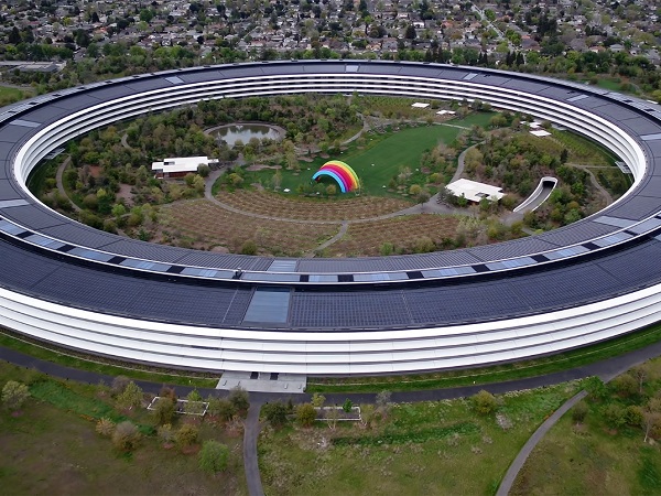 Cho nhân viên làm việc tại nhà vì COVID-19, Apple Park trông như một phi thuyền bỏ hoang