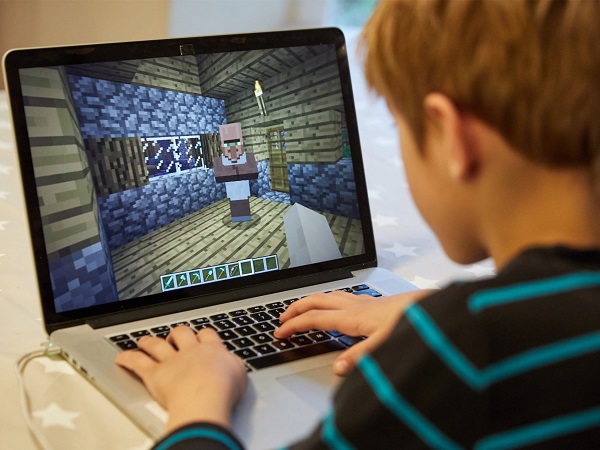Ba Lan khuyến khích học sinh ở nhà phòng dịch bằng cách… chơi Minecraft