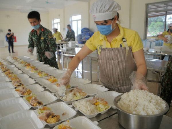 Hà Nội: Nếu ăn theo nhu cầu riêng, người đang cách ly Covid-19 phải trả tiền