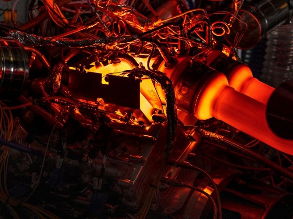 Aston Martin lộ diện động cơ 'hàng thửa' Twin-Turbo 3.0 lít siêu mạnh mẽ