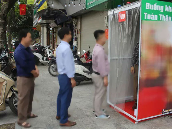 Bộ Y tế cảnh báo tác hại của buồng khử khuẩn toàn thân ngừa Covid-19