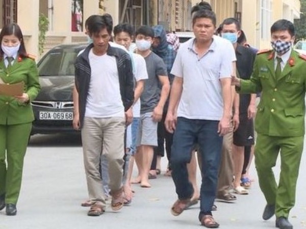 'Mượn nhà' bố vợ mở sới xóc đĩa