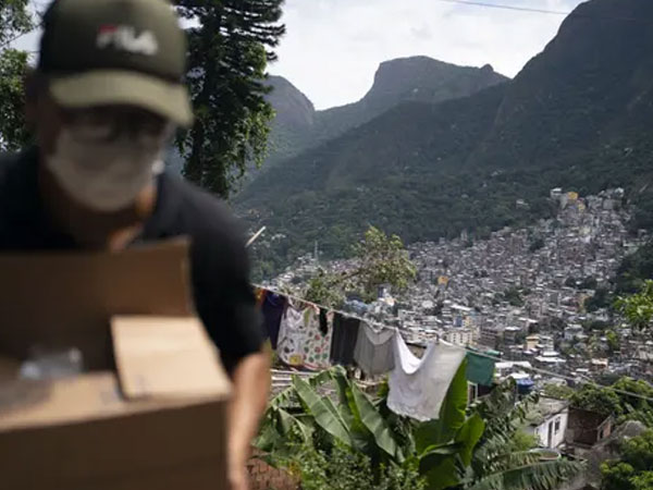 Sợ Covid-19 lây lan, băng đảng xã hội đen Brazil áp đặt giờ giới nghiêm