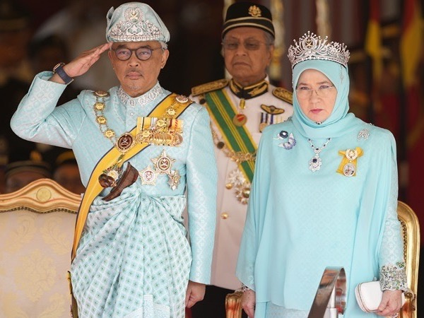 Quốc vương và Hoàng hậu Malaysia tự cách ly