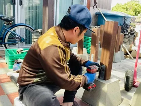 Bằng Kiều làm 'bác thợ vườn', nhiều sao Việt chật vật mưu sinh trong mùa COVID-19