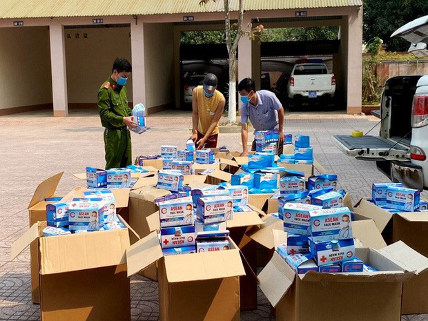 Phát hiện 50.000 khẩu trang không rõ nguồn gốc đang trên đường đi tiêu thụ