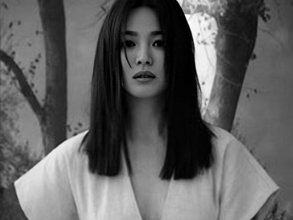 Song Hye Kyo ngày càng bạo khi khoe vòng 1 hờ hững và đầy quyến rũ