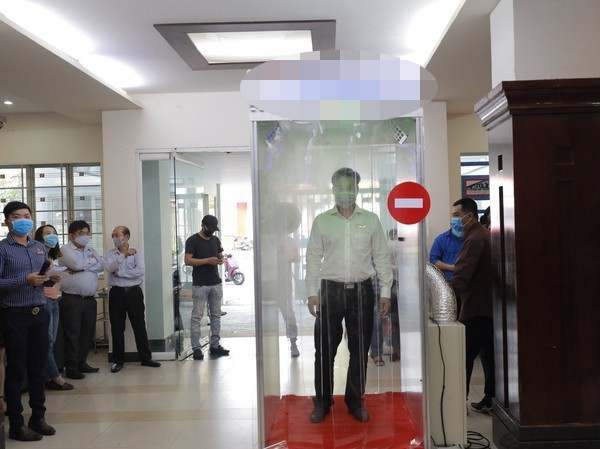 TP.HCM khuyến cáo về việc sử dụng buồng khử khuẩn toàn thân