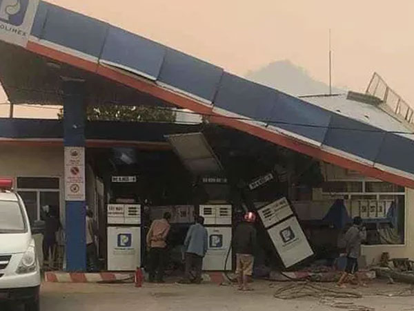 Xe tải đâm sập cây xăng khiến 1 người chết, 5 người bị thương