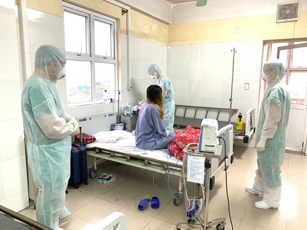 65 ca mắc COVID-19 đã có kết quả xét nghiệm âm tính, 3 bệnh nhân nặng tiến triển tốt