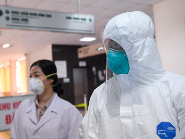 Thưởng nóng nửa tỷ cho bác sỹ tuyến đầu điều trị COVID-19, Việt Nam đã có 55 ca khỏi bệnh