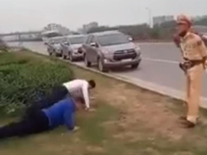 Hạ thi đua, phê bình chiến sĩ CSGT cho người vi phạm chống đẩy