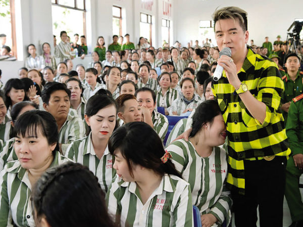 Ca sĩ Đàm Vĩnh Hưng: Không đem vẻ ngôi sao đến với 'khán giả đặc biệt'