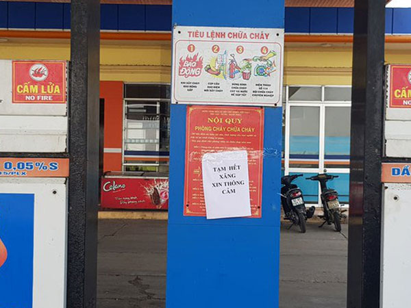 Quảng Nam: Dân mua xăng dự trữ tăng đột biến, nhiều cửa hàng treo biển 'hết xăng'