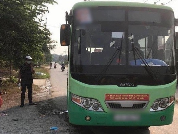 Nữ nhân viên xe buýt bị đâm tử vong ngay trên xe