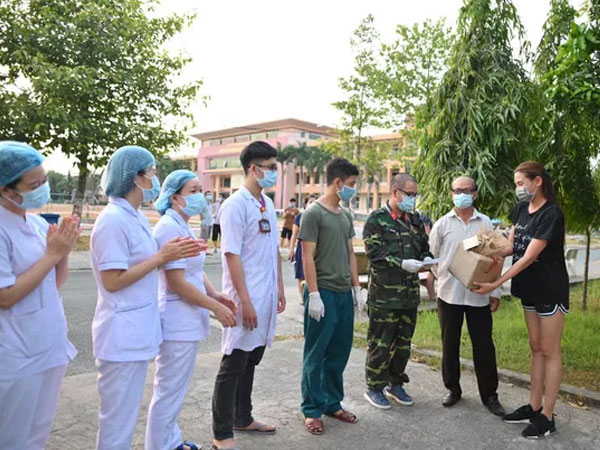 Tại khu cách ly, Võ Hoàng Yến quyên góp hơn 60 triệu chống COVID-19