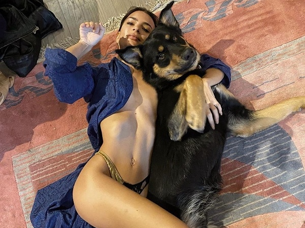 Ở nhà chống dịch Covid-19, hội siêu mẫu thế giới rủ nhau pose ảnh nude, bikini 'đốt mắt' dân tình