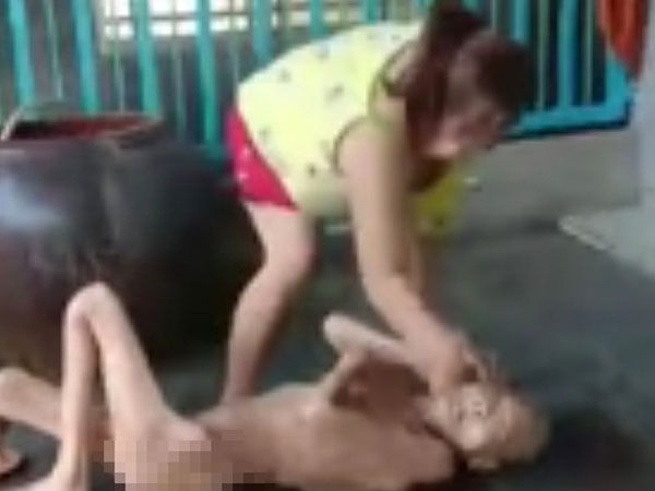 Làm rõ nghi án con gái vừa đánh vừa chửi rủa mẹ già gần 90 tuổi ở An Giang