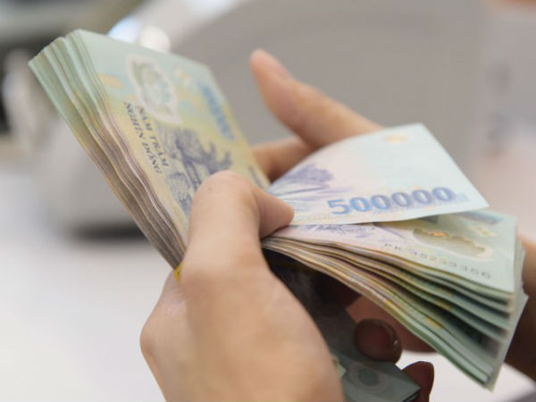 Yêu cầu các ngân hàng cắt lương, thưởng