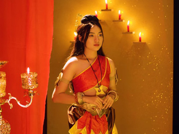 Vừa bước chân sang nghề diễn, hotgirl 'trứng rán cần mỡ' lại bị cư dân mạng soi nhan sắc
