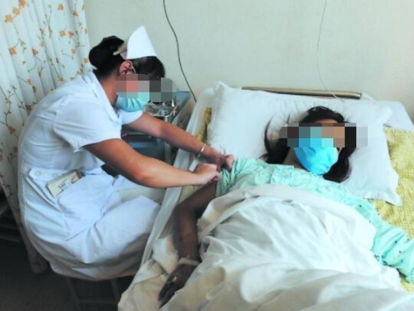 Soi gương thấy mặt liên tục dính "mạng nhện", người phụ nữ đi khám mới biết đó là dấu hiệu của bệnh ung thư gan giai đoạn cuối