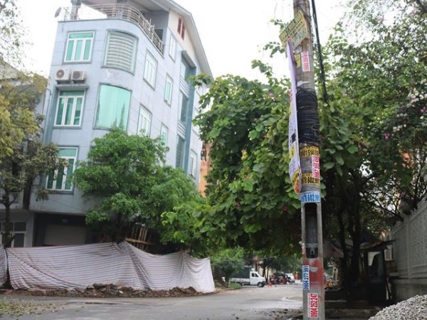 Hải Phòng: Chủ nhà cùng hàng xóm sơ tán trong đêm vì ngôi nhà bỗng sụt nghiêng dọa đổ