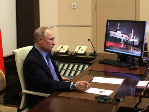 Điện Kremlin trả lời về tình hình sức khỏe của TT Putin sau khi ông tiếp xúc với bác sĩ mắc COVID-19