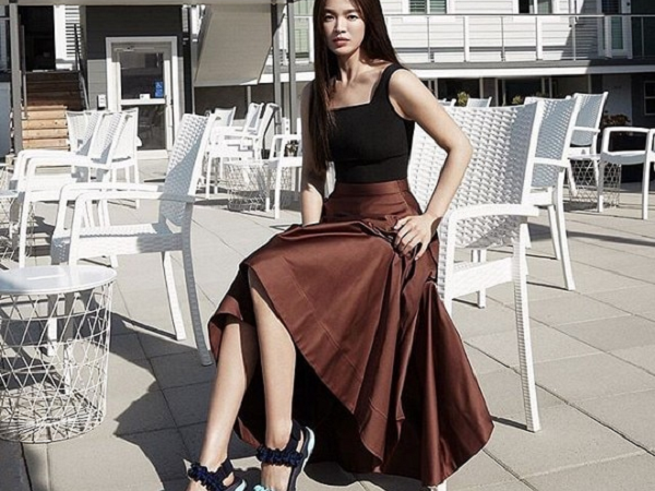 Song Hye Kyo chứng minh đây là đôi sandals hot trend không thể bỏ qua trong hè 2020