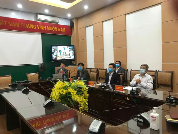 Bệnh nhân COVID-19 quê Hưng Yên diễn biến nặng, phải thở máy từng điều trị xuất huyết não