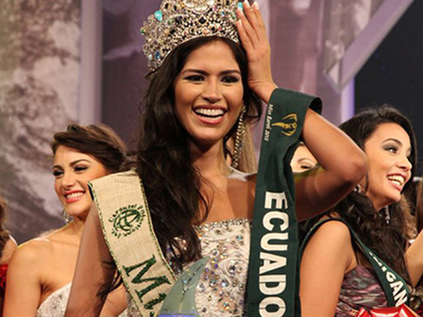 Miss Earth 2011 Olga Alava là Hoa hậu đầu tiên trên thế giới xác nhận dương tính với COVID-19
