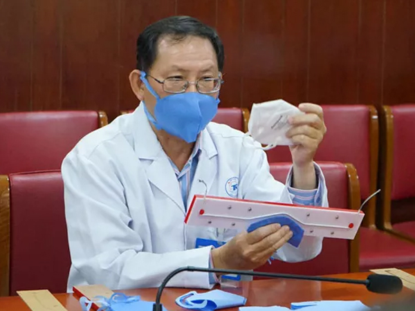 Khẩu trang "độc nhất vô nhị" của y bác sĩ Bệnh viện Thống Nhất