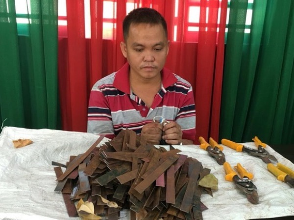 Bắt quả tang chủ tiệm sửa xe mang đinh rải trên quốc lộ