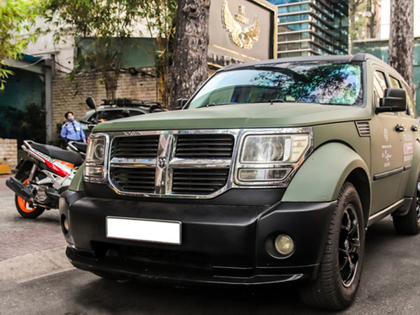 SUV địa hình Dodge 'hàng độc' của ông Đặng Lê Nguyên Vũ bất ngờ xuất hiện trên phố Sài Gòn