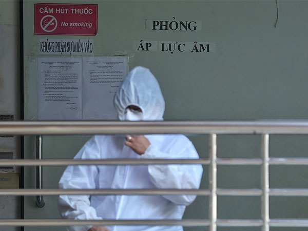 Phi công Anh, ca nhiễm Covid-19 đầu tiên ở Buddha tiến triển tốt hơn sau khi can thiệp ECMO