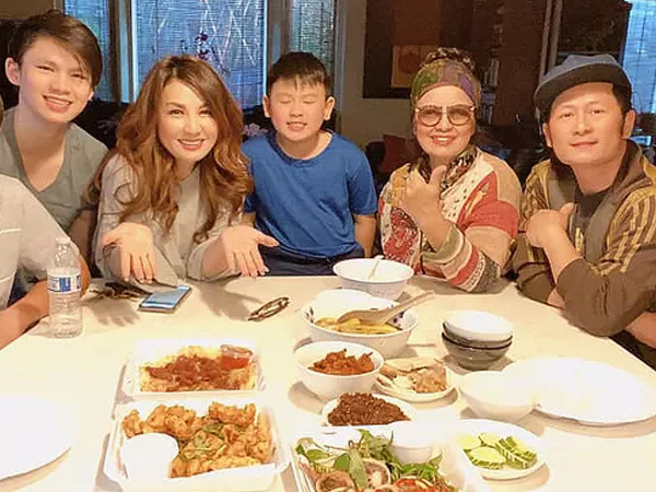 Vợ cũ Bằng Kiều nói điều tốt đẹp và thường xuyên đưa con đến gặp chồng cũ, thăm bà nội trong mùa dịch