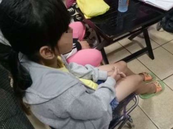 2 chú cháu rủ nhau yêu bé gái 15 tuổi