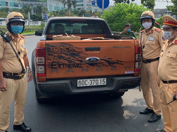 Phát hiện xe ô tô chở 10.000 khẩu trang y tế không rõ nguồn gốc xuất xứ ở sân bay Tân Sơn Nhất