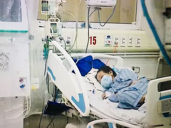 Bác gái 'bệnh nhân 17' ba lần ngừng tuần hoàn