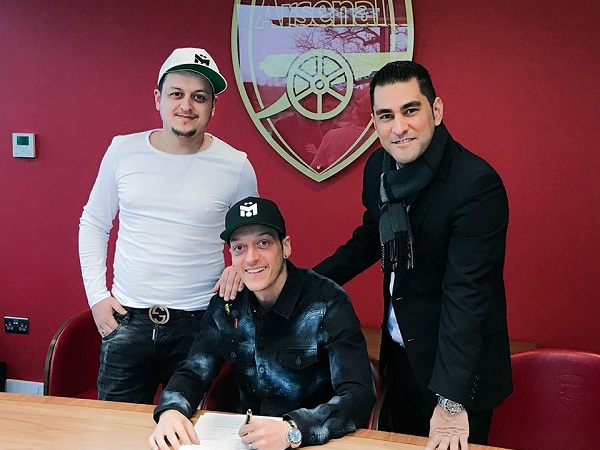 Đại diện của Ozil xúi giục các cầu thủ Ngoại hạng Anh từ chối đề xuất giảm 30% lương