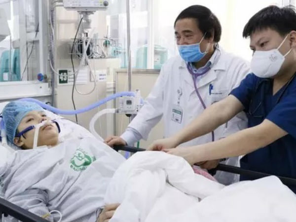 'Linh tính' nào khiến bác sĩ Bệnh viện Bạch Mai quyết dốc sức cứu sản phụ trẻ 3 lần ngừng tim?