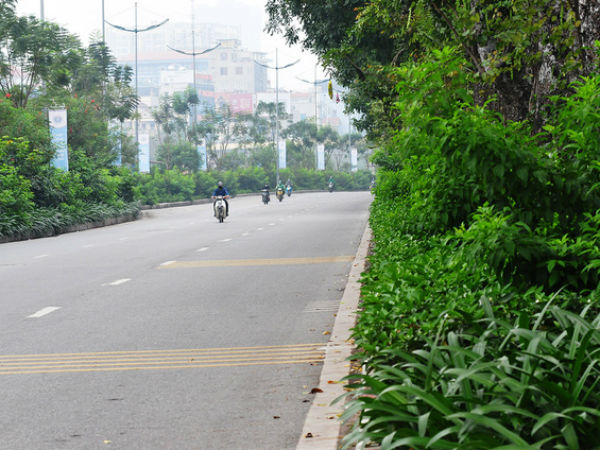 Đường phố vắng trở lại sau khi báo chí phản ánh người Hà Nội có tư tưởng chủ quan trong phòng chống dịch COVID-19