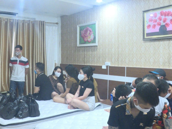 Phú Thọ: Bắt hàng chục nam nữ sử dụng ma túy trong khách sạn, bất chấp cách ly
