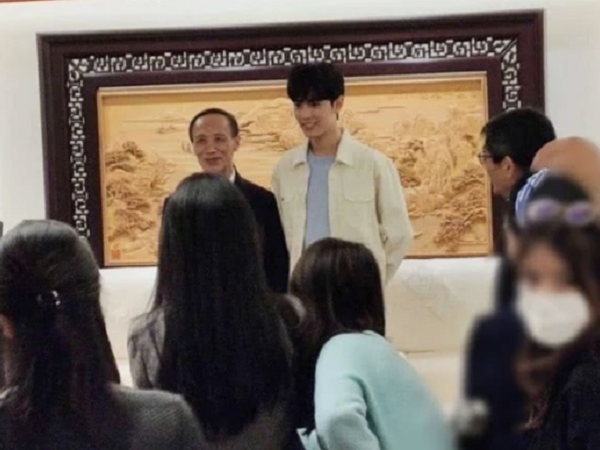 Tiêu Chiến bất ngờ xuất hiện sau loạt scandal bị tẩy chay, đáng chú ý nhất là biểu cảm trên gương mặt