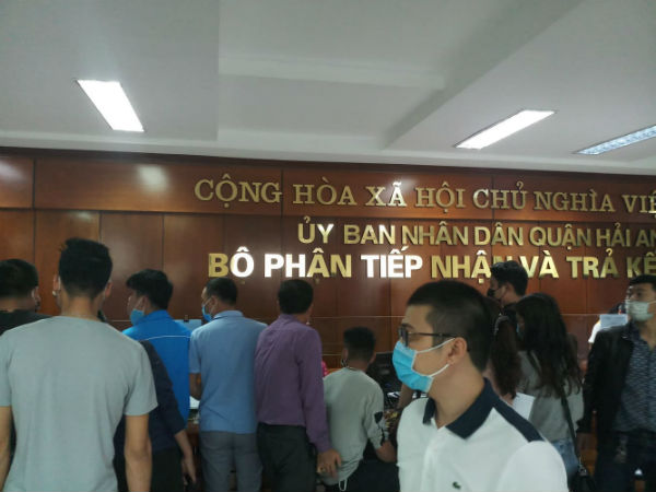 Chen lấn kinh hoàng tại nơi xác nhận xin giấy phép ra ngoài thành phố