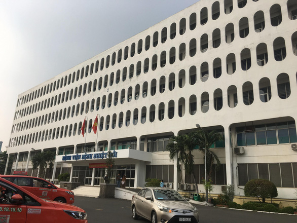 Nam phi công người Anh đã âm tính với SARS-COV-2, tuy nhiên vẫn thở máy, chưa có dấu hiệu hồi phục