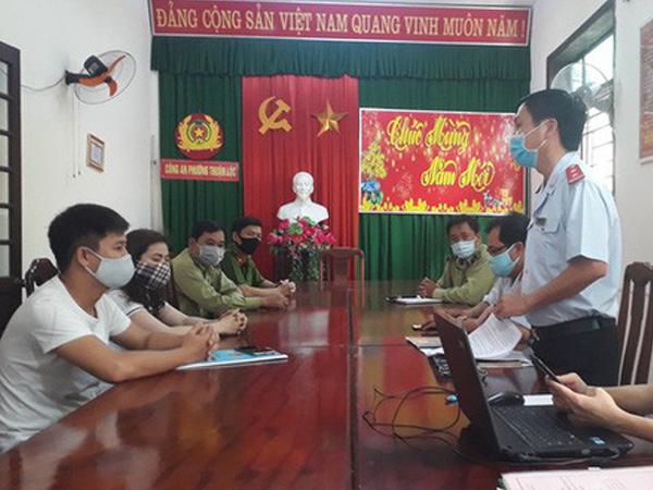 Chủ shop quần áo livestream 'gọi vong', chửi bới khách hàng bị mời lên làm việc