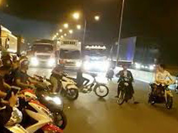 Nhóm 'quái xế' đua xe, tông vào công an, 1 chiến sĩ cảnh sát cơ động phải cưa chân